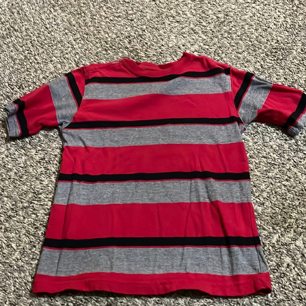 Boys SS 6-7 shirt (fits bigger)